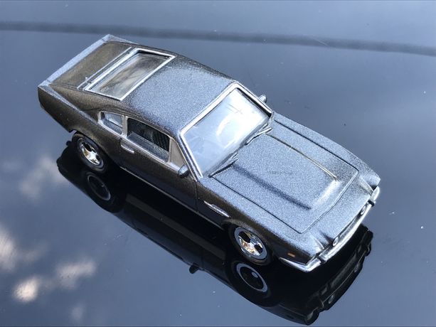 Aston Martin V8 Corgi James Bond 007