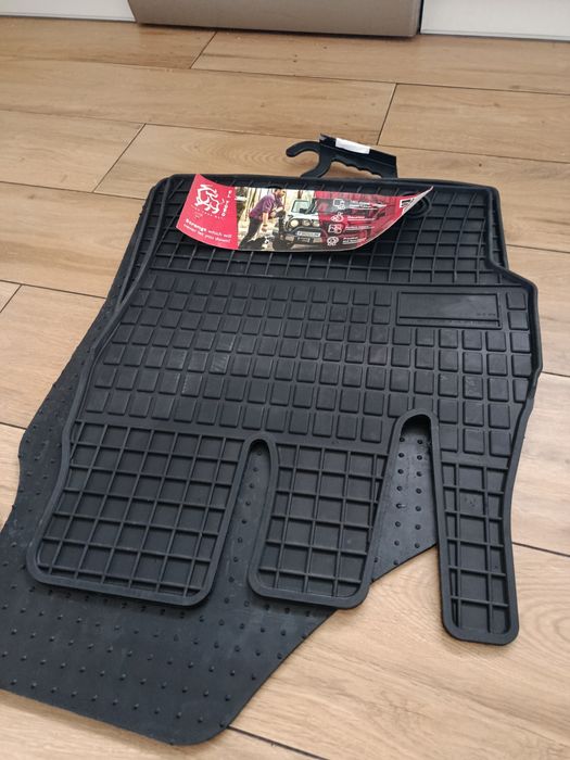 Dywaniki gumowe toyota Yaris IV