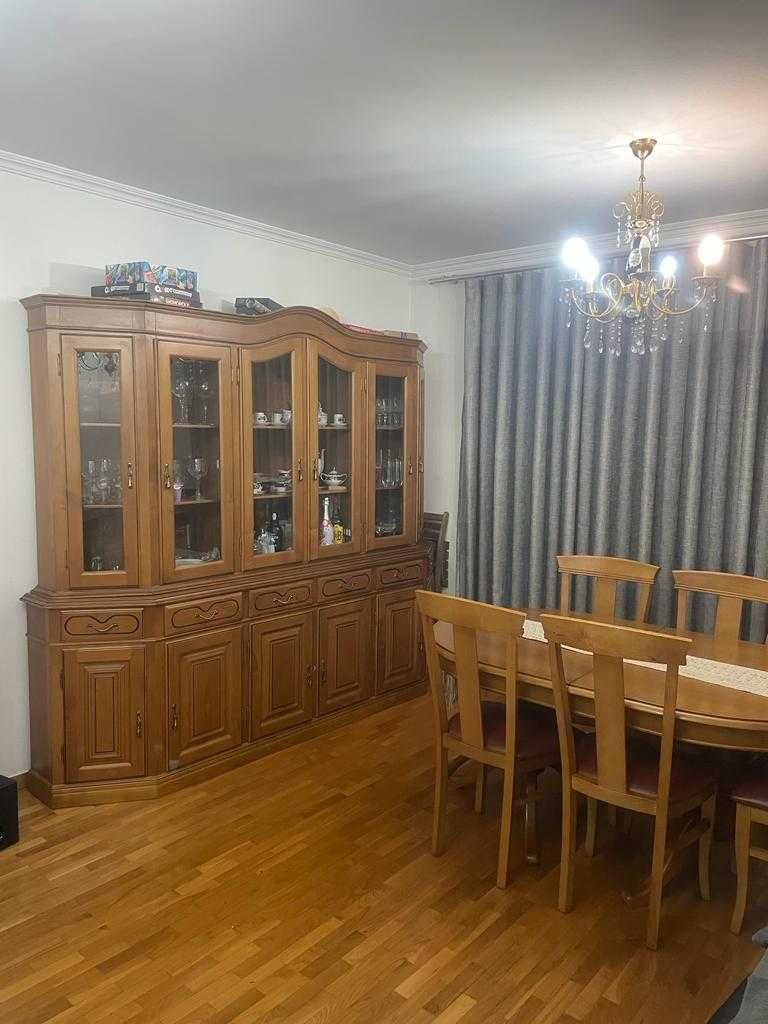 Móvel 100€, Mesa de jantar e 6 cadeiras 200&