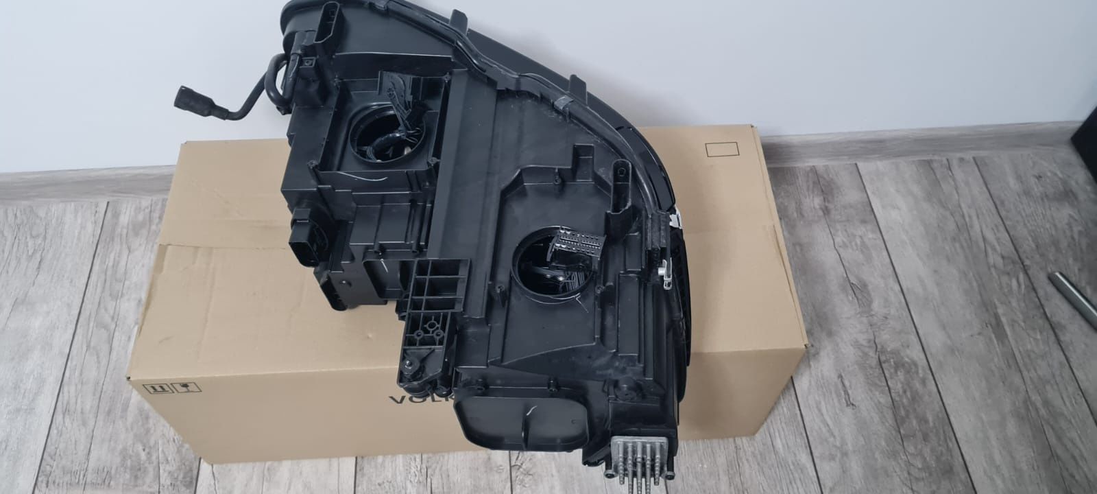 Lampa lewa vw tiguan 5nn941081