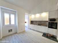 Apartamento T3 com mezzanine e 3 WCs - Metro Laranjeiras