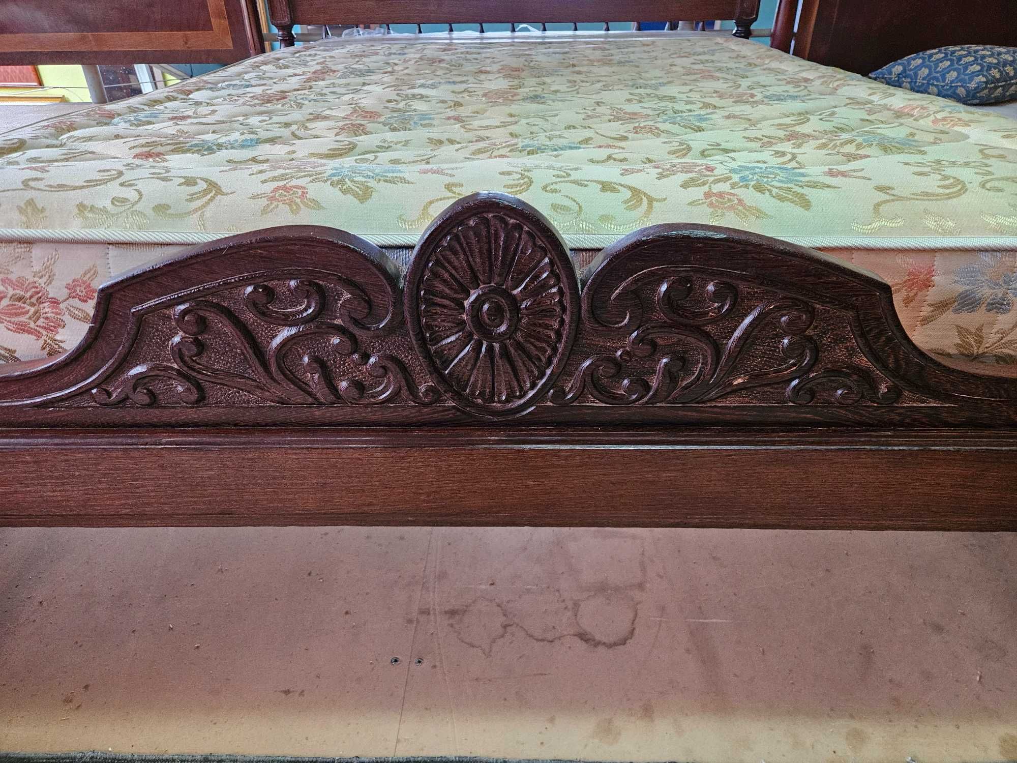 Cama com estrado e colchão - Muito bom estado geral