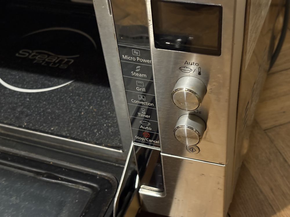 Kuchenka mikrofalowa Panasonic NN-CS598S steam plus