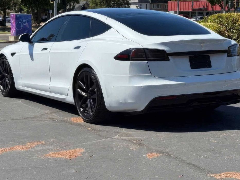 Tesla Model S      2022