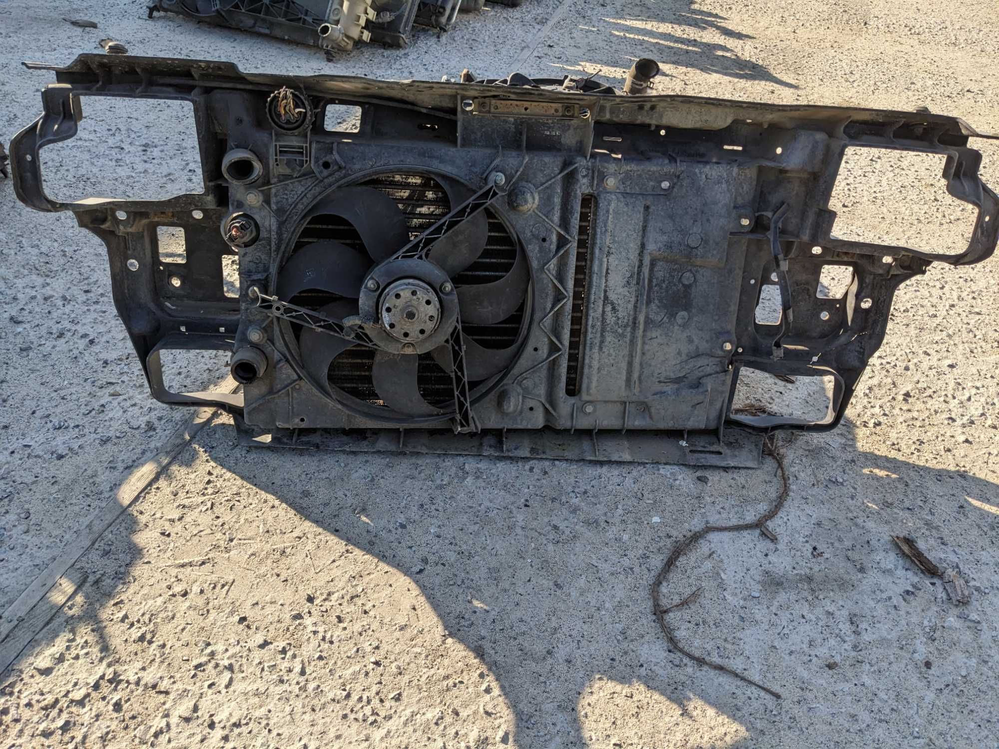 VW Polo 6N 1.4 Pas Przedni Chłodnica Wzmocnienie Wentylator