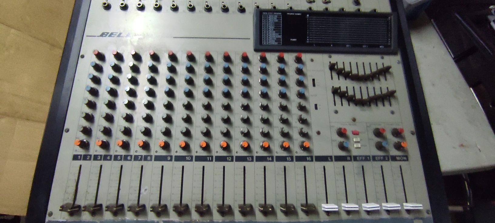 Mesa de mistura amplificada 300w x 300w made in Japan12 canais+efeitos