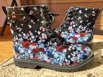 Buty H&M wysokie trapery z suwakiem, w kwiatki