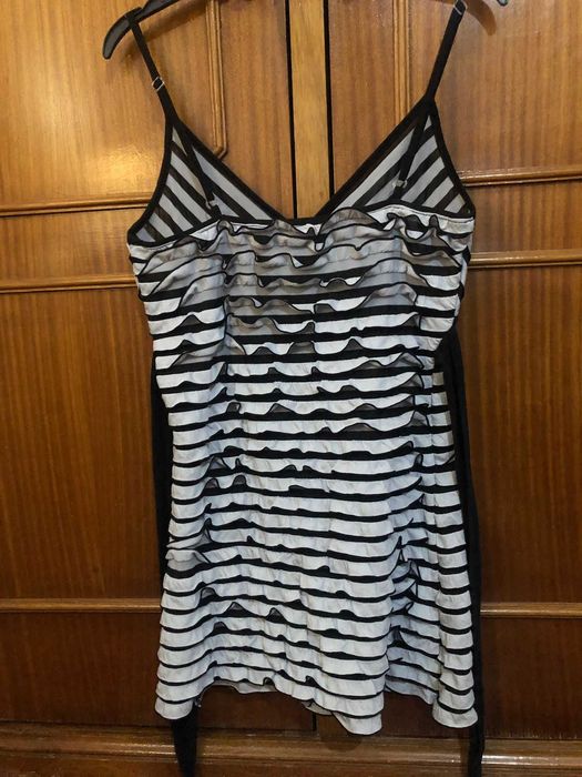 Vestido com folhos