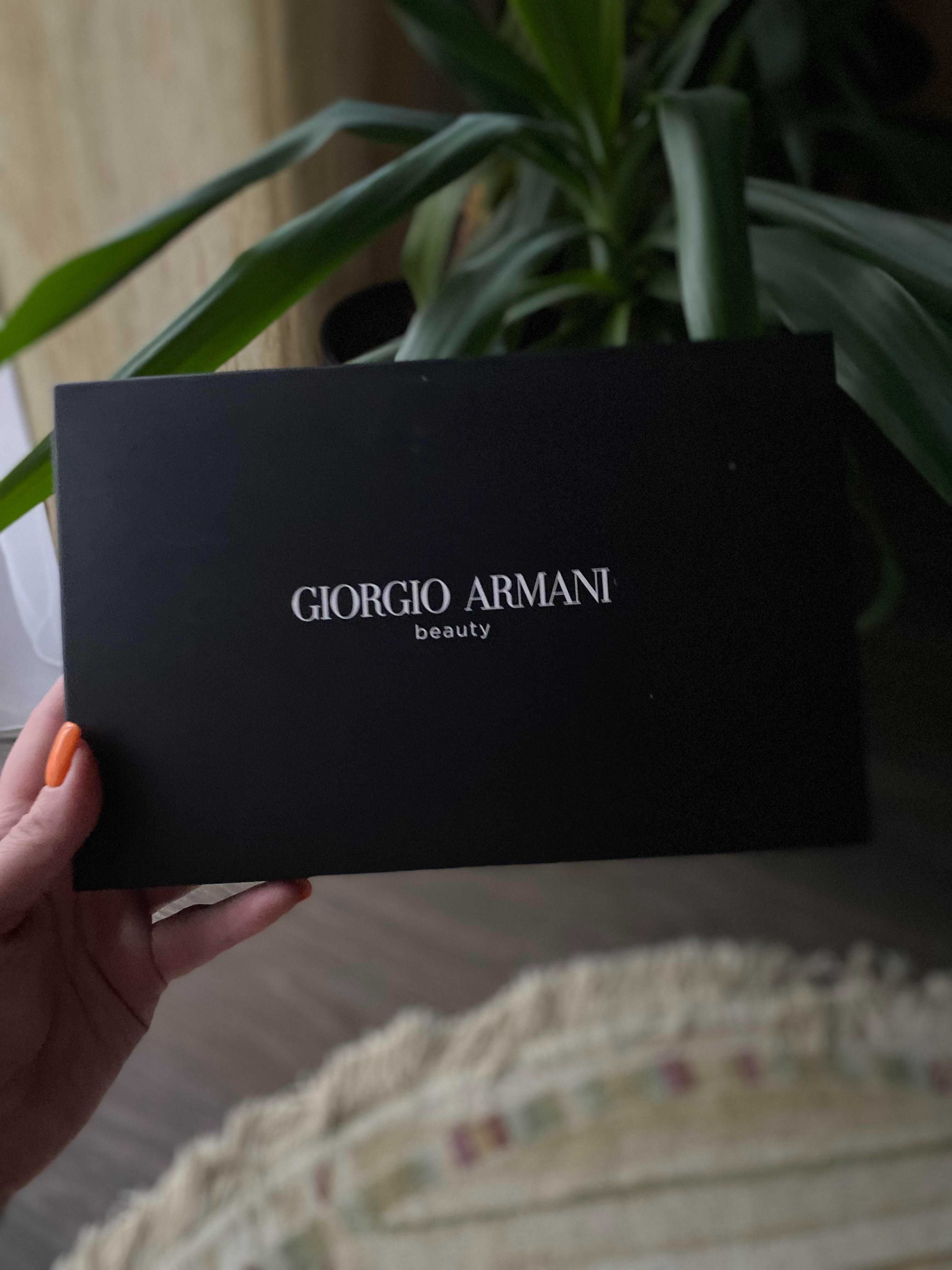 Клатч червоний від Giorgio Armani