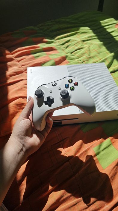 Xbox one s com comando