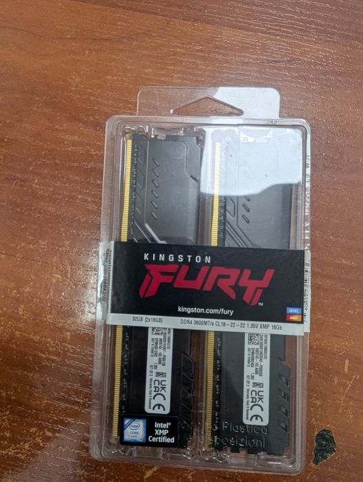 Оперативна памʼять Kingston Fury DDR4-3600 32 ГБ