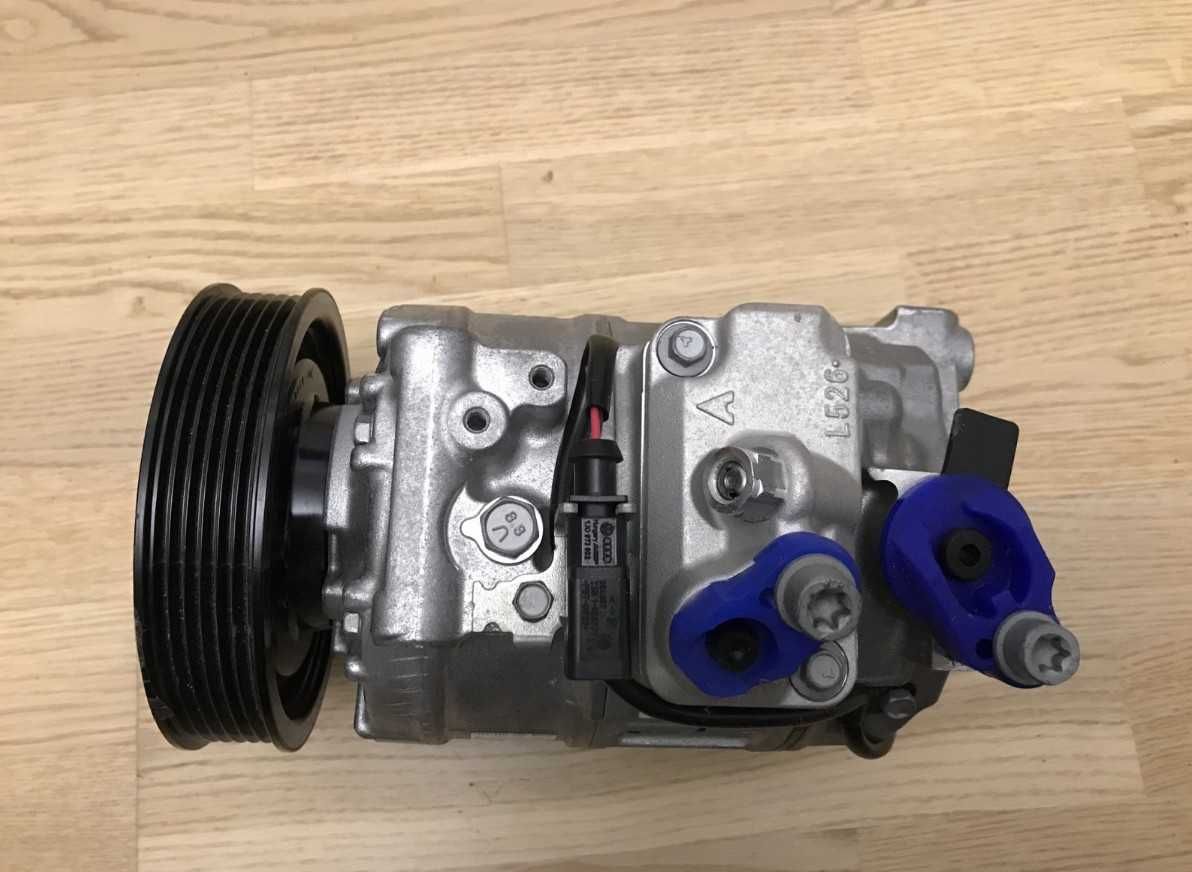 Компрессор кондиционера Audi A4,S4 (8E), A8,S8 D3, Q7 4L: 4E0260805AR