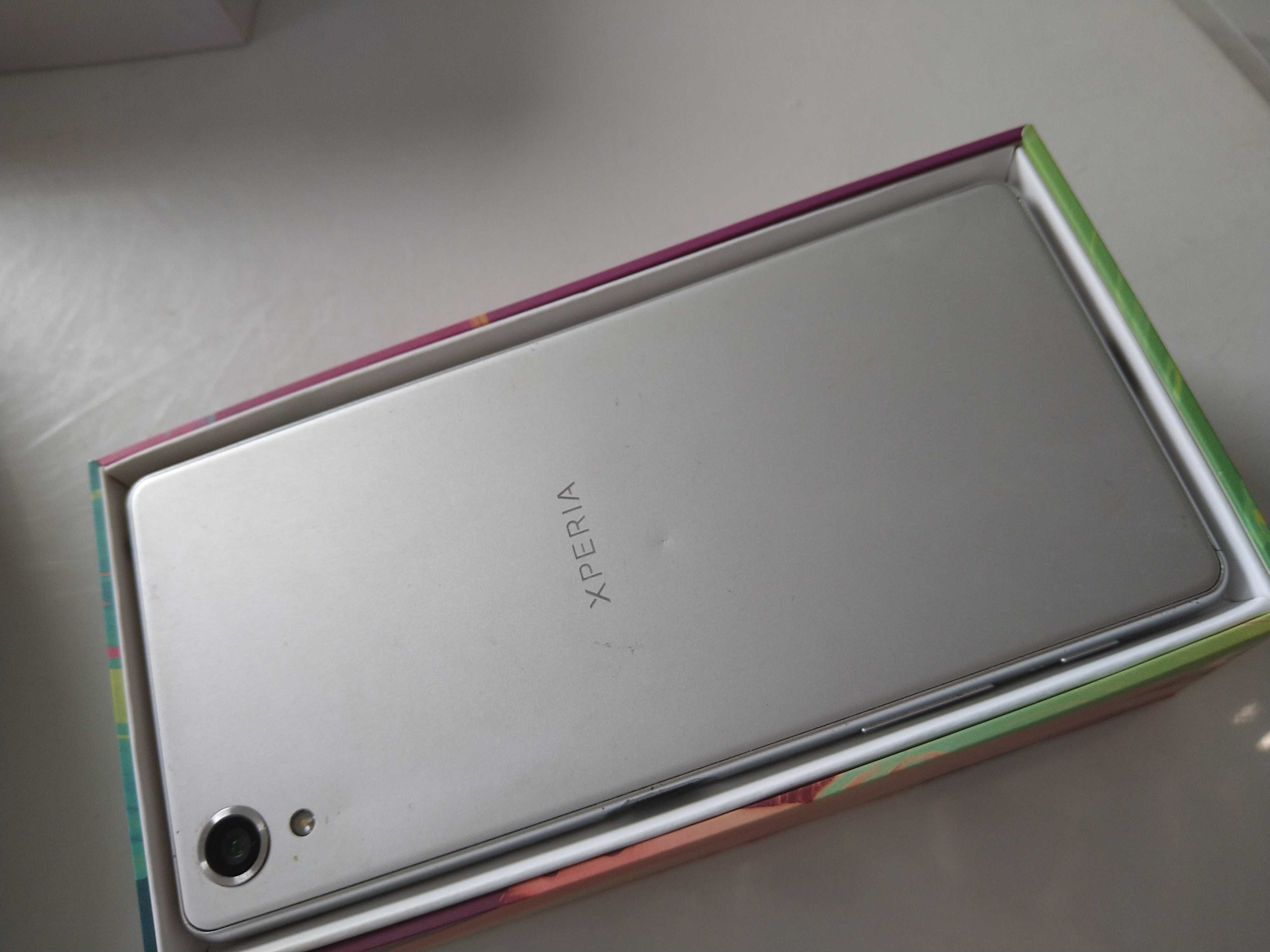 Sony XPERIA X 3GB/32GB biały + akcesoria