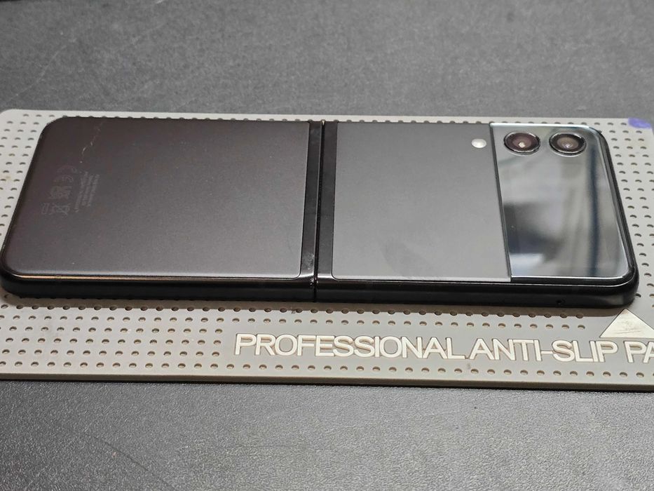 Używany - Samsung Galaxy Z Flip 3 128GB Czarny - GSM Baranowo