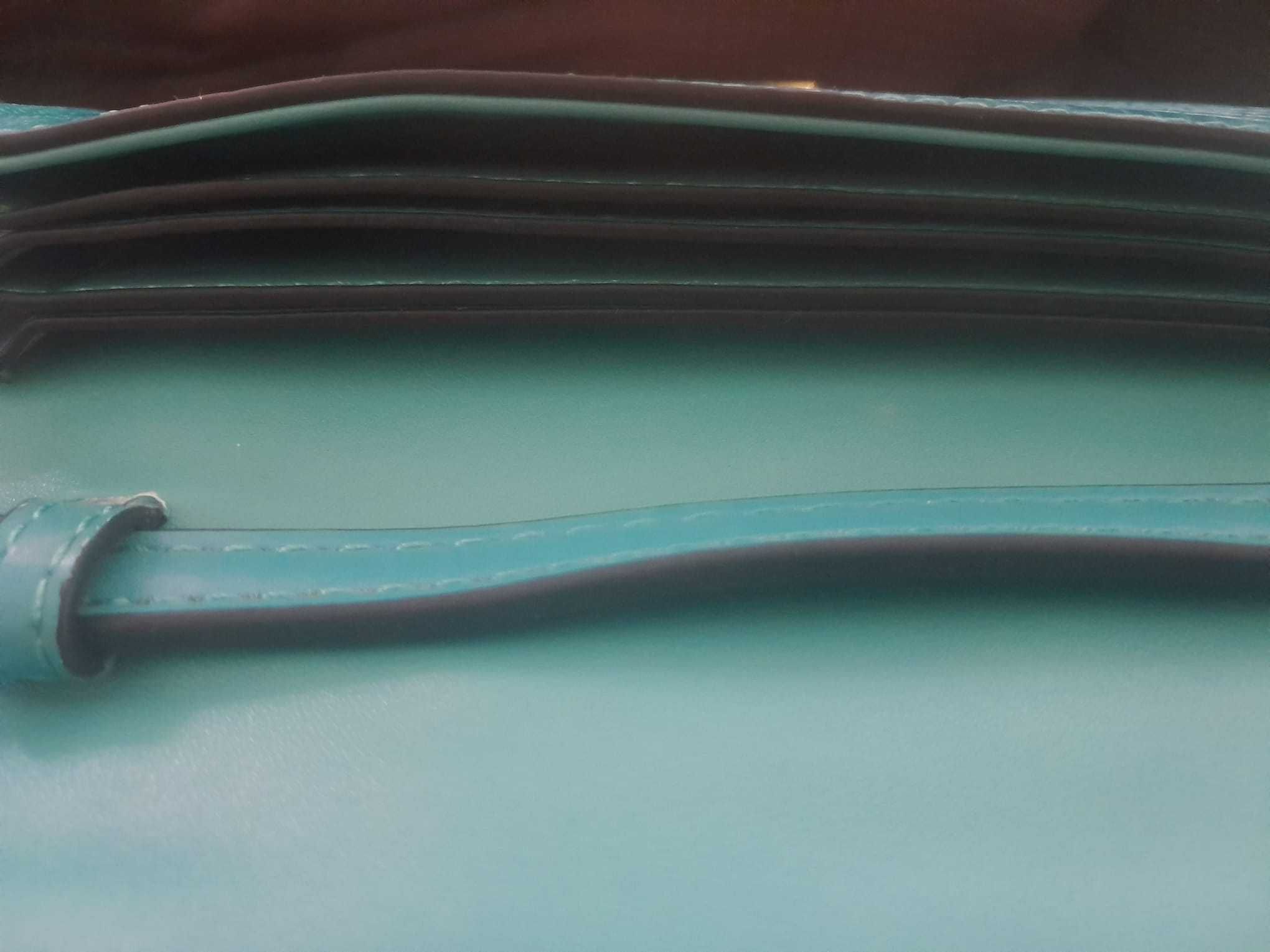 Mala pequena de cor azul