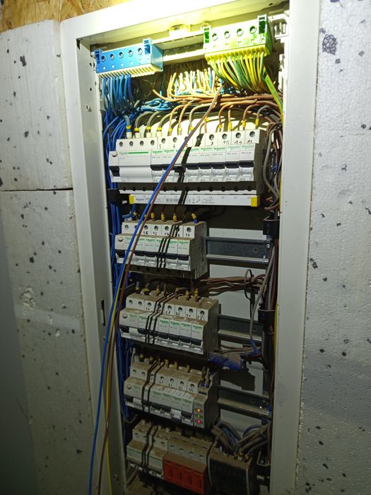 Montaż i naprawa instalacji elektrycznej, oświetlenia dom/firma- 3Dave