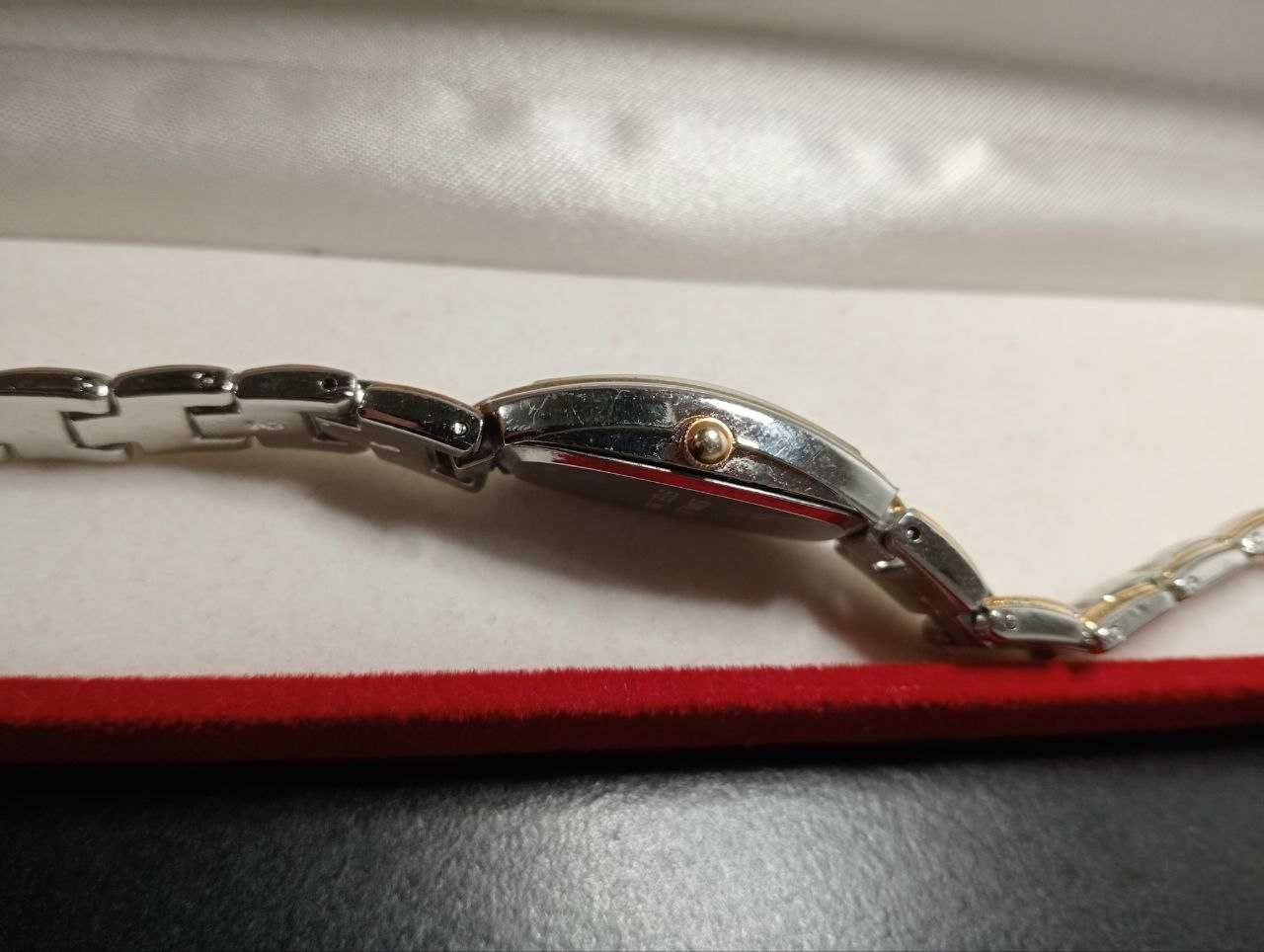 Женские часы Gucci