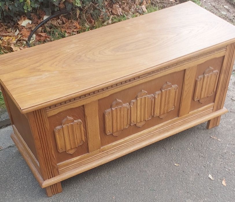 Skrzynia dębowa rzeźbiona