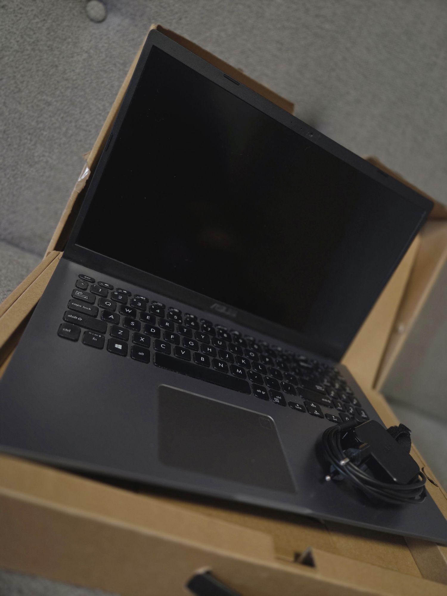 Laptop ASUS X509J

Procesor Intel® Core™ i5-1035G1 (4 rdzenie