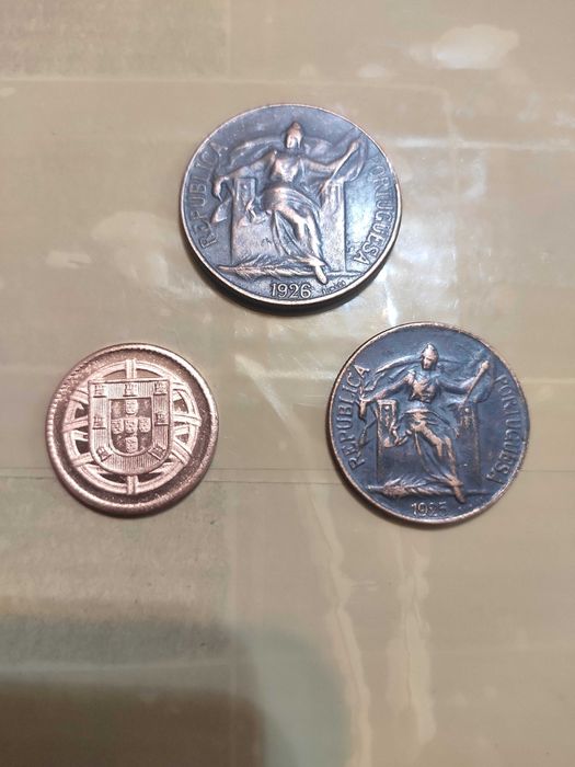 3 Moedas de escudos antigas *RÉPLICAS*