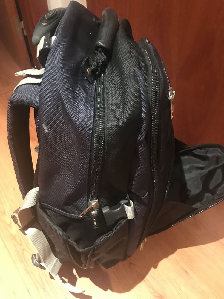 Mala viagem/mochila  com trólei e alças (marca Aoking)