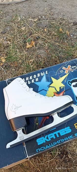 Коньки фигурные женские