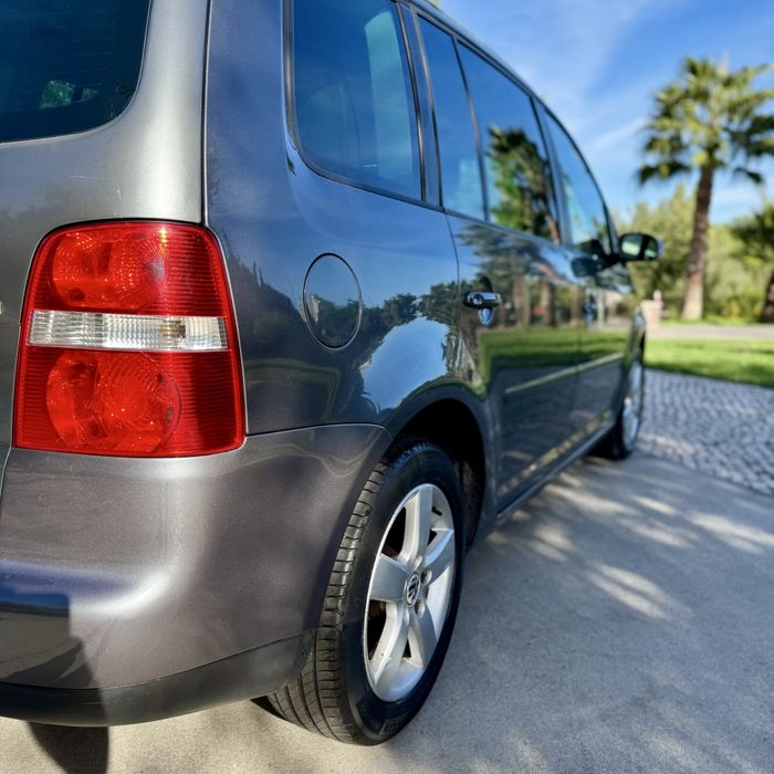 VW Touran 2.0 TDi DSG 7 Lugares Apenas 221 mil km