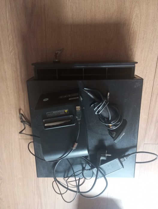 Caixa registadora, impressora e leitor para PC