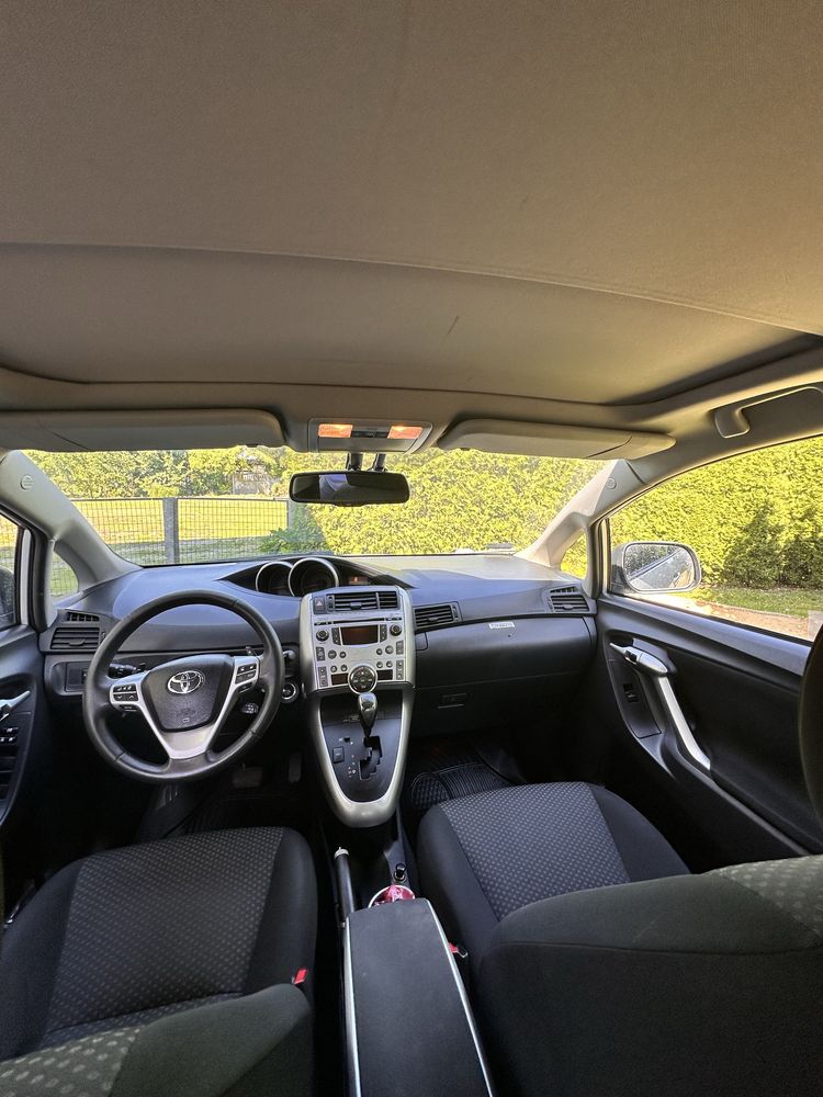 Toyota Verso 2.2d 2011r