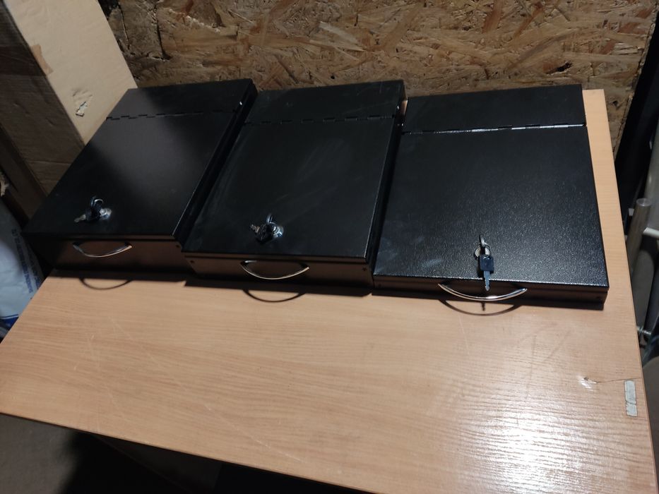 Продаю б.у депозитні бокси.