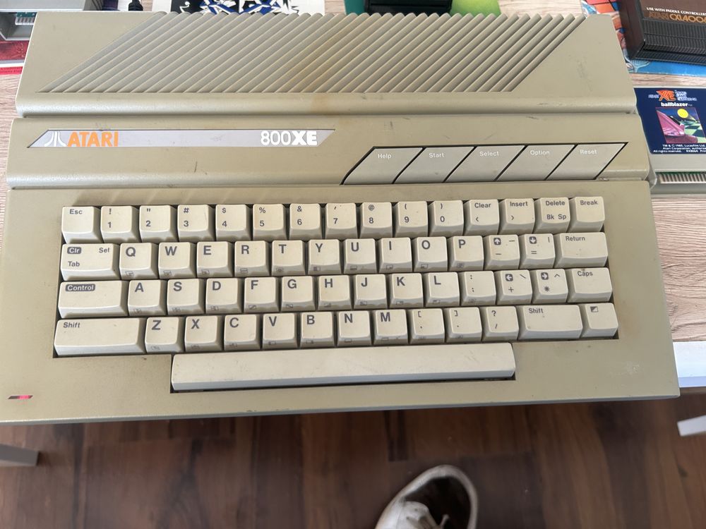 Atari XE zestaw z 10 grami