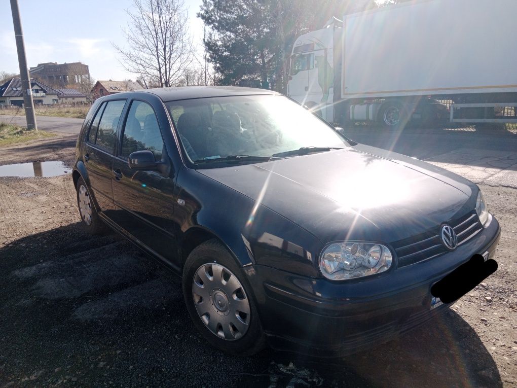 Sprzedam VW Golfa 4 2003r silnik 1.6 z gazem