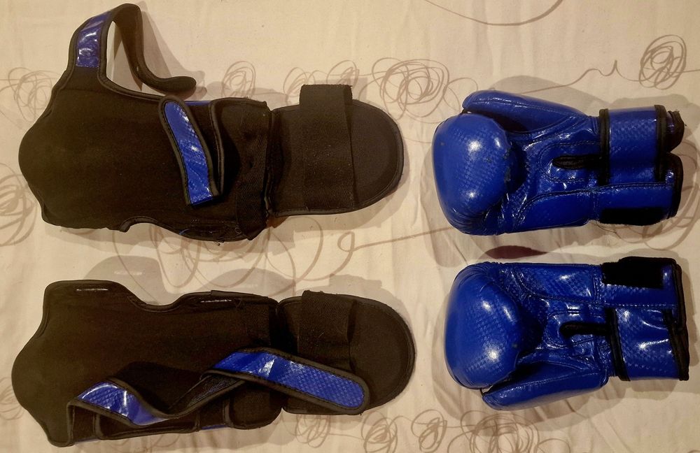 Kit Kickboxing Infantil (Luvas e Caneleiras)