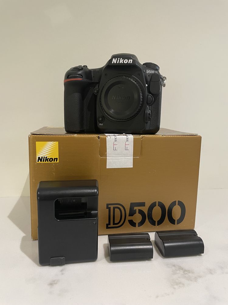 Nikon D500 + 24-70mm + 70-200mm + 35mm + 2 Bat