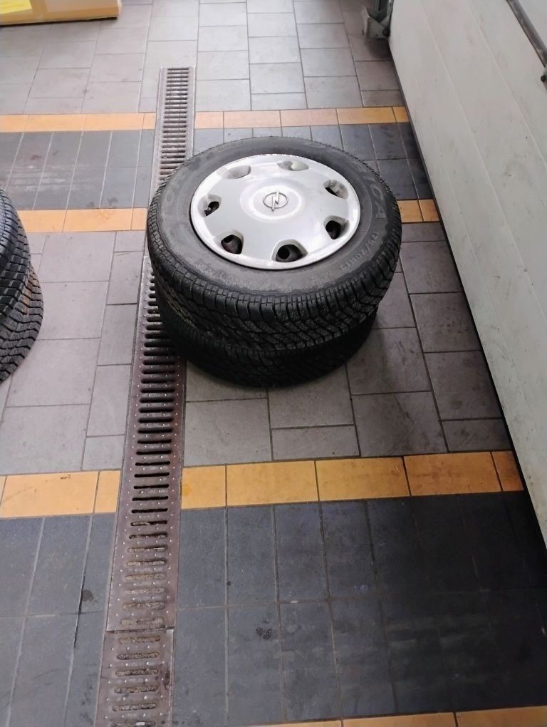 Sprzedam nowe opony wielosezonowe z felgami 13 Dębica