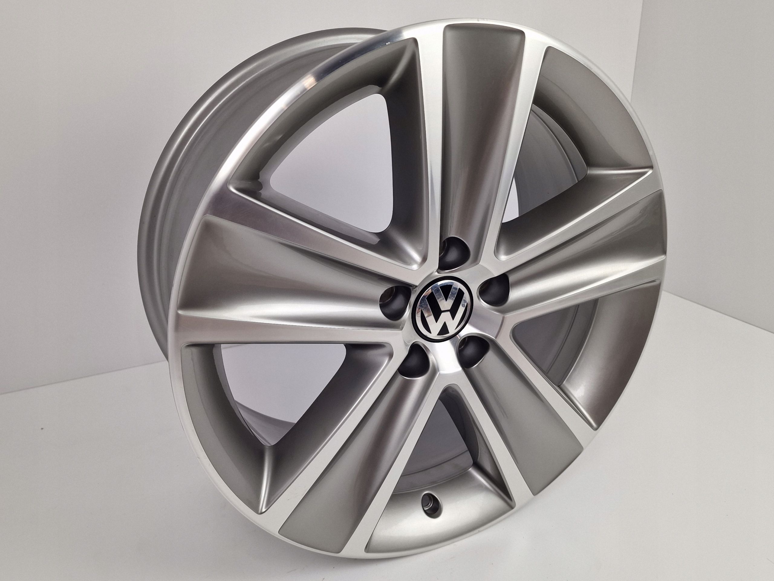 ORYGINALNA Felga Volkswagen 18" 8,0" ET 44 5x112 3C0.601.025.AP Passat