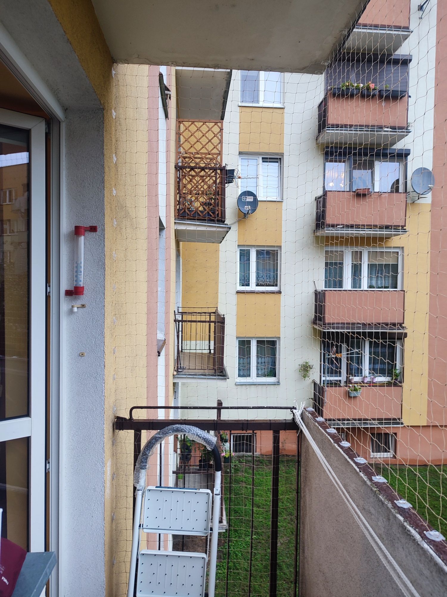 Siatka zabezpieczająca balkon dla kotów