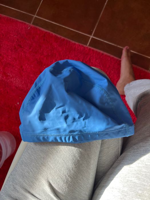 Toca de menino para a natação