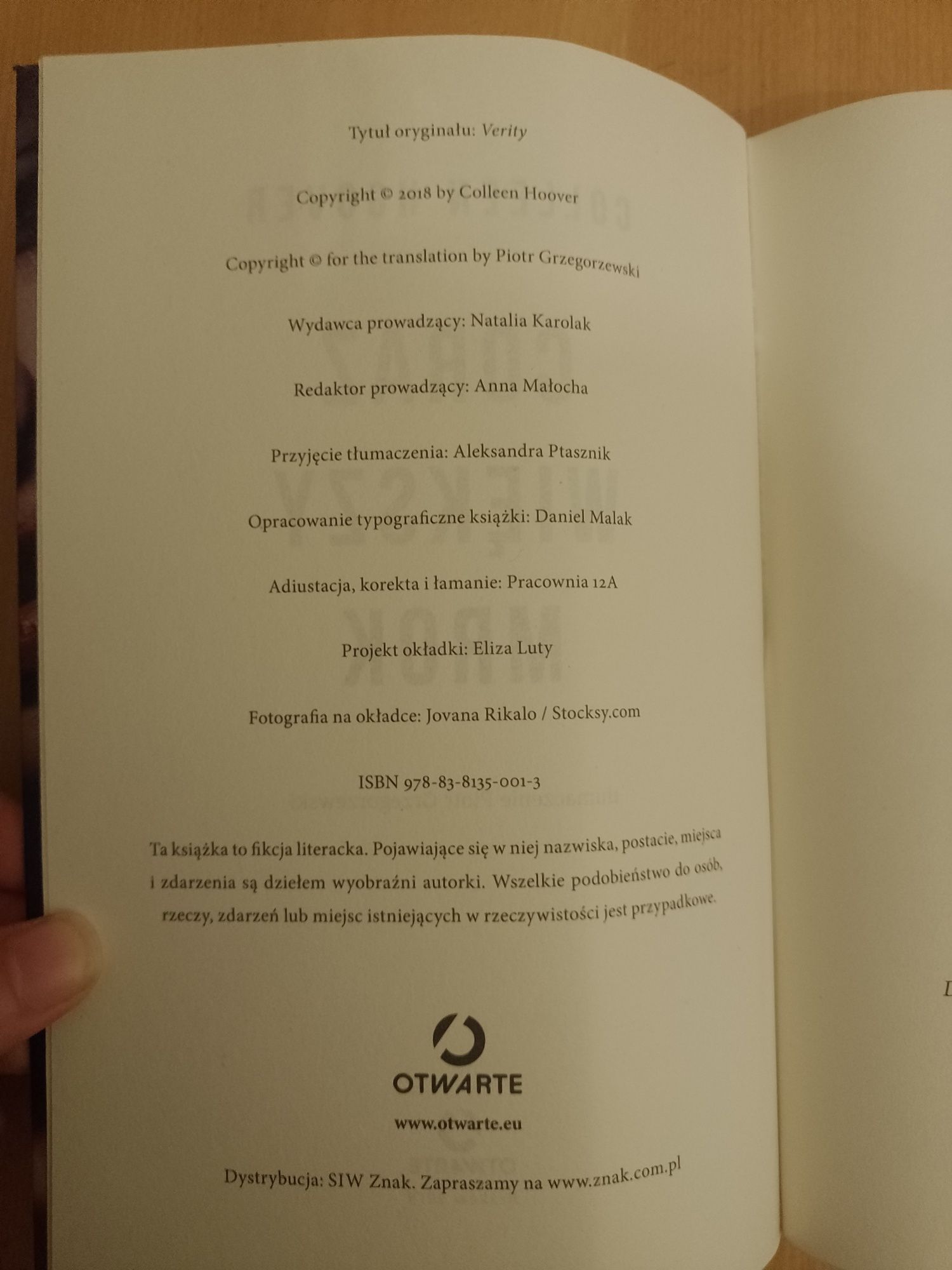 Colleen Hoover: coraz większy mrok
