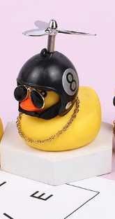 Качка гумова в у шоломі Шалена качка(Crazy Duck)в шоломі з пропеллером