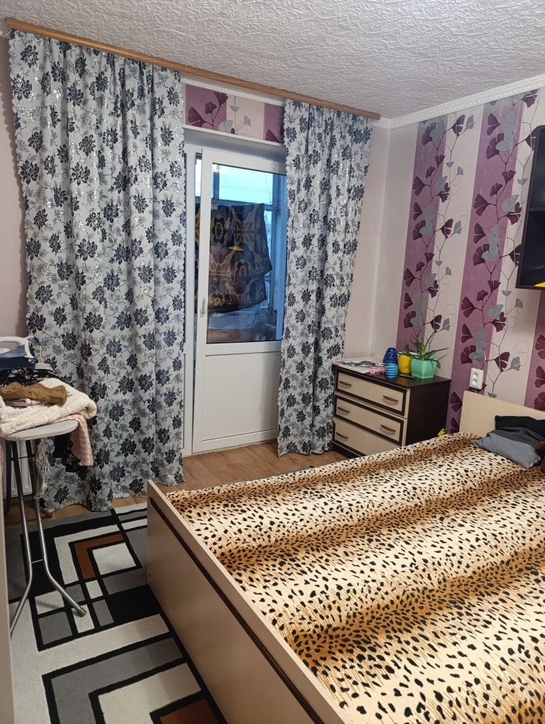 Продається  3 кімнатна квартира в 19 будинку