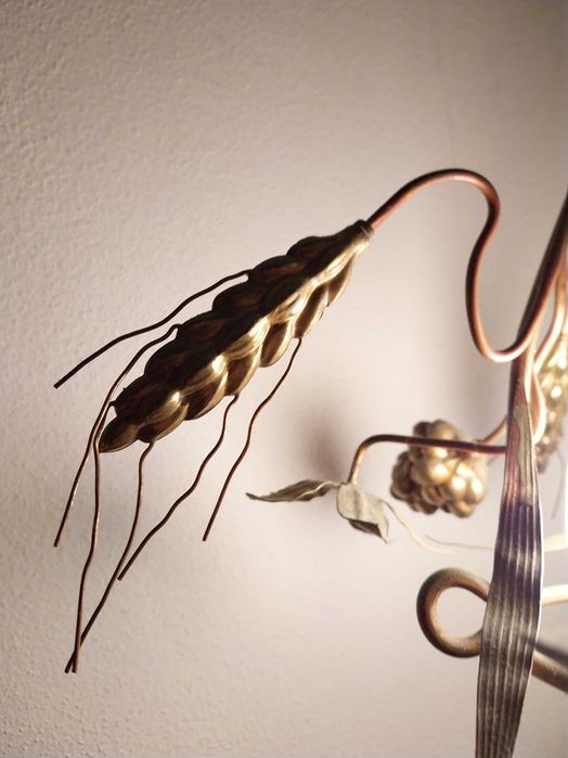 candeeiro de teto antigo, com motivos campestres