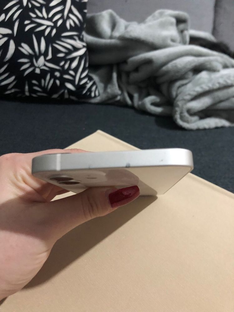 IPhone 12 com 64GB