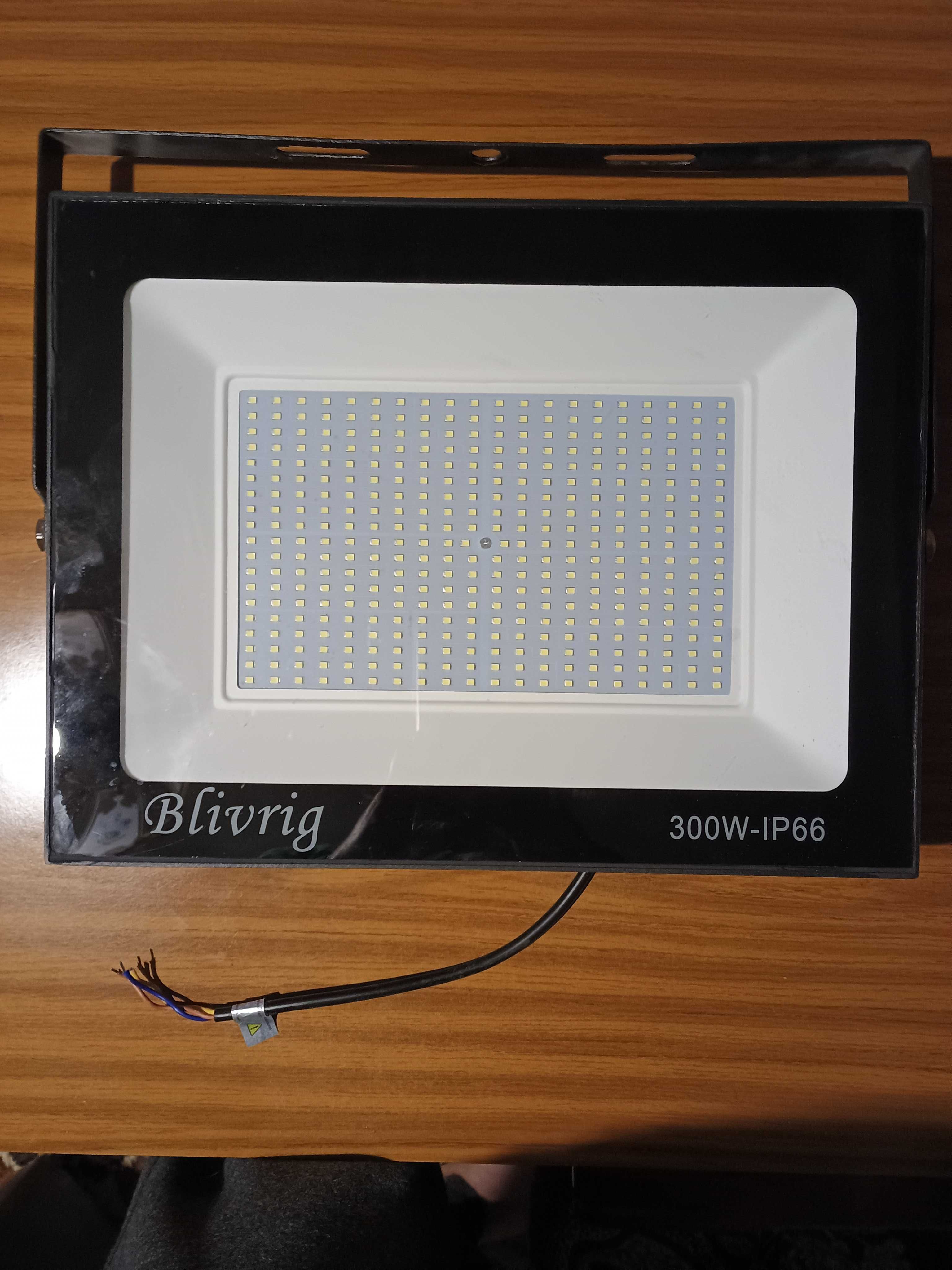 reflektor led 300watt ,30000Lm    BLIVRIG