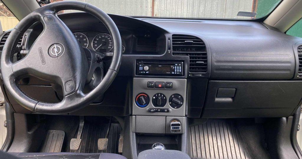 Sprzedam Opel Zafira A 2003 rok