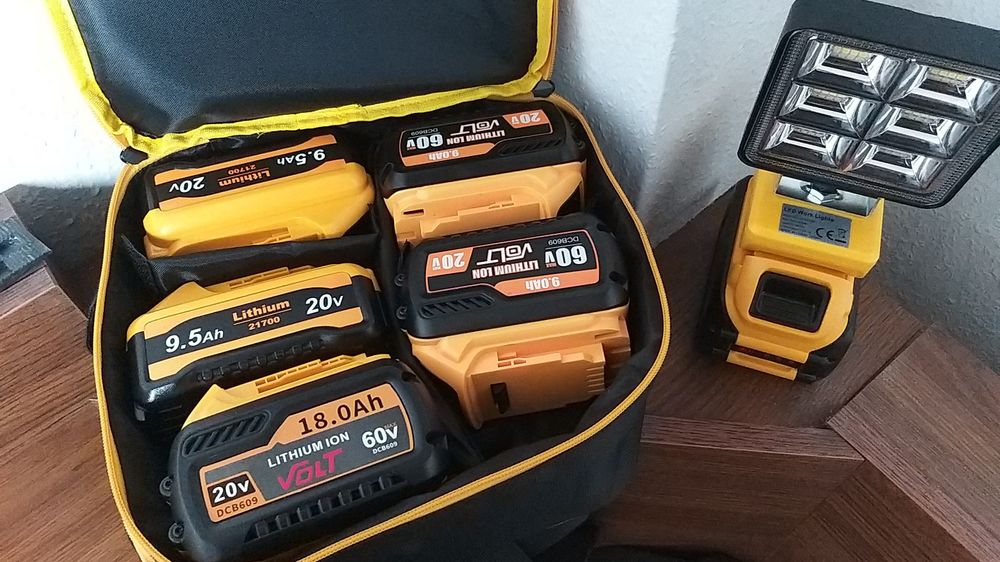 Lampa funkcyjnacdewalt