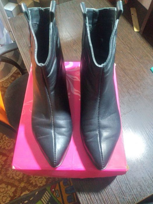 Продам жіночі ботинки