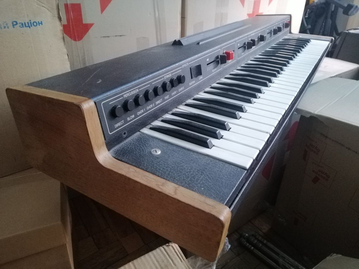 Продам синтезатор Vermona Piano Strings