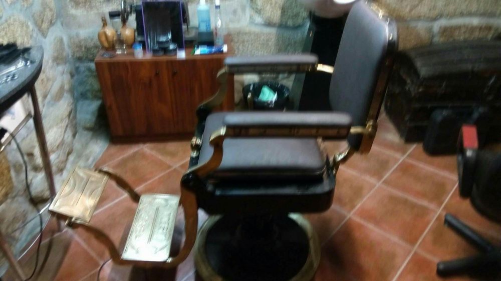 Cadeira de barbeiro antiga,