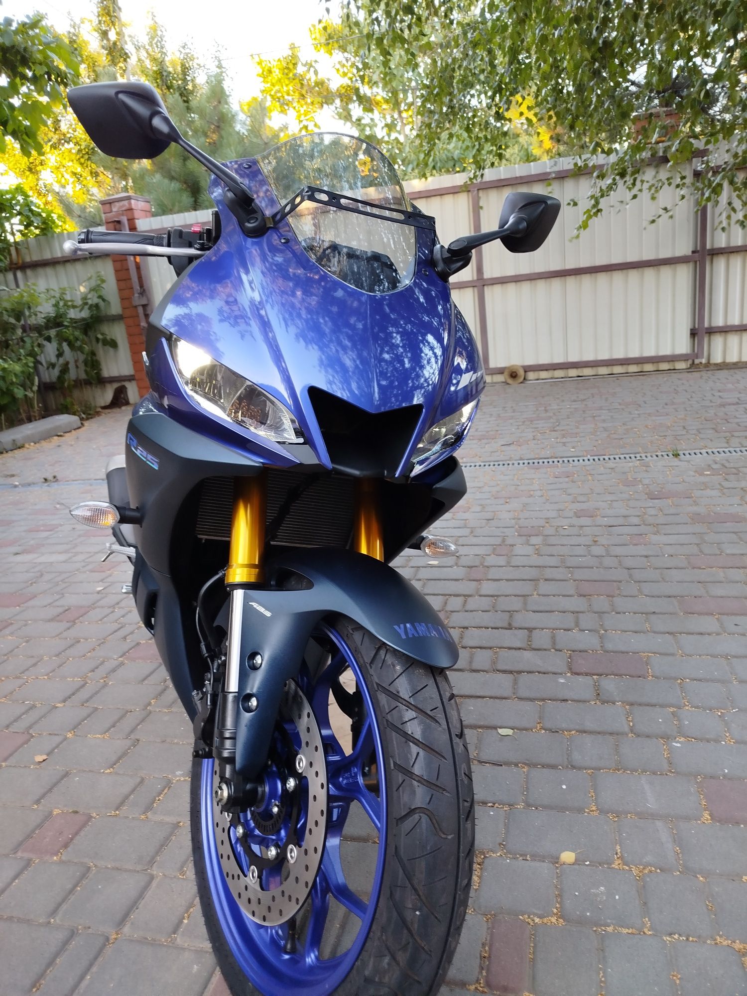 Мотоцикл Yamaha YZF-R25 вышел  в 2023 году Новий . Знижка .